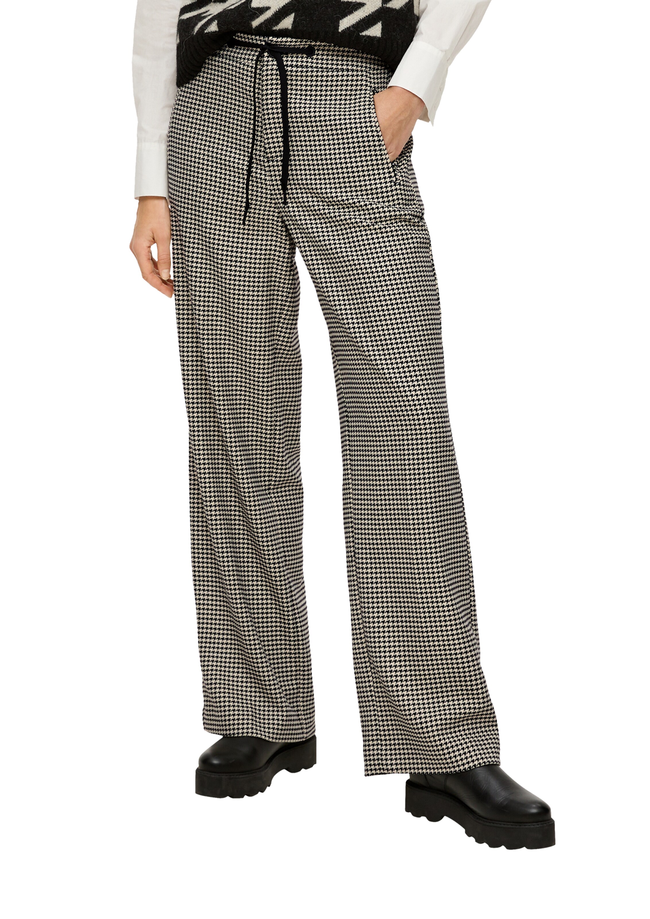 s.Oliver Wide Leg Hose in Schwarz: Vorderseite