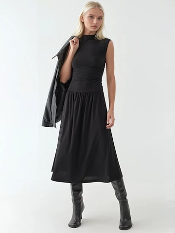 Hiccup Kleid in Schwarz: Vorderseite
