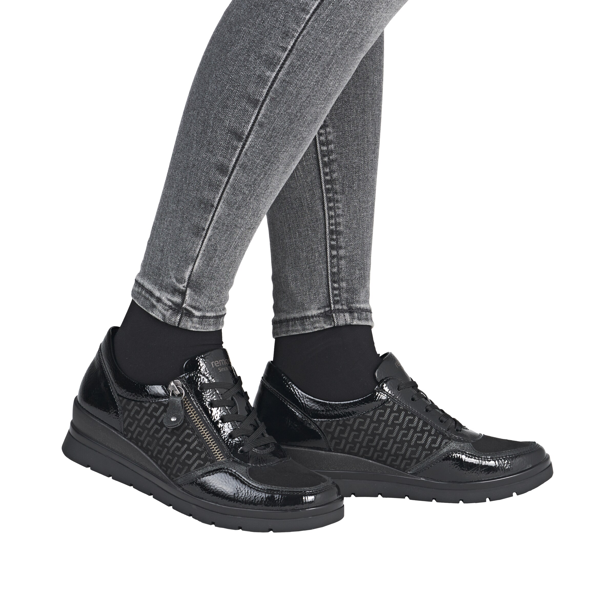 Baskets basses REMONTE en noir