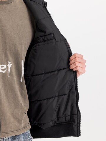 ALPHA INDUSTRIES Jacke in Schwarz