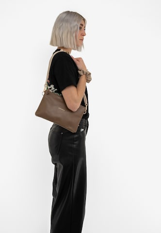 Expatrié Crossbody Bag 'Emilie' in Brown: front