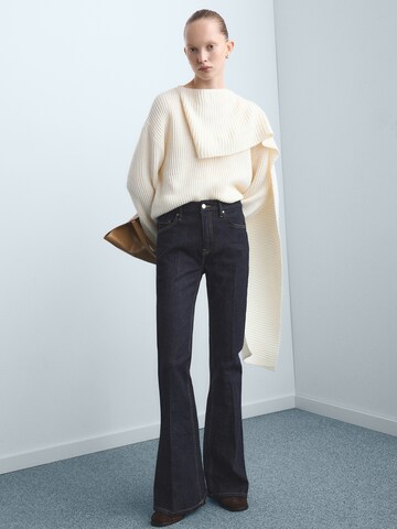 MANGO Разкроени Дънки 'VIOLETA' в синьо