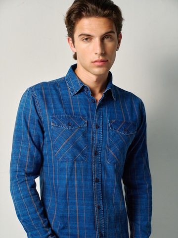 KOROSHI - Ajuste regular Camisa en azul