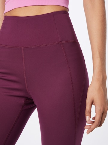Girlfriend Collective Skinny Spodnie sportowe w kolorze fioletowy
