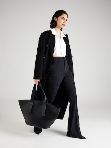 Elisabetta Franchi Ανοιξιάτικο και φθινοπωρινό παλτό σε μαύρο