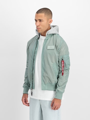 ALPHA INDUSTRIES Демисезонная куртка 'MA-1 TT' в Зеленый: спереди