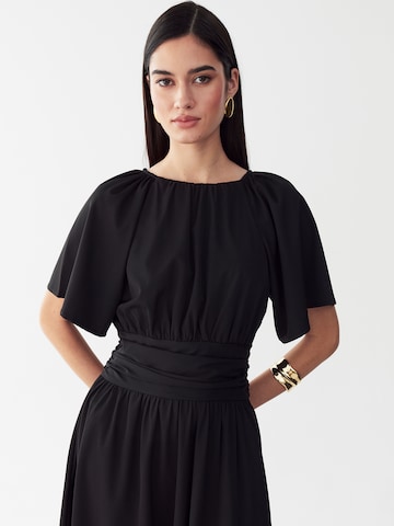 Rochie 'Penny' de la Willa pe negru