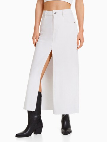 Bershka Skirt in White: front