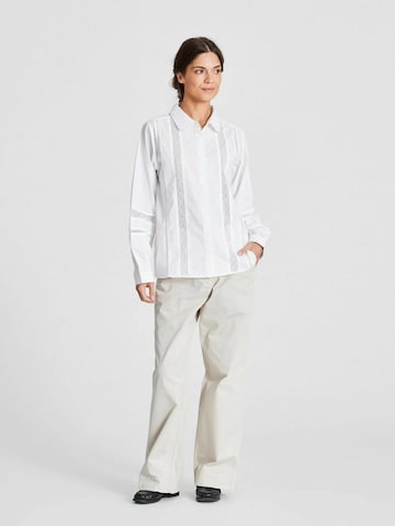 Maglietta di Gai+Lisva in bianco