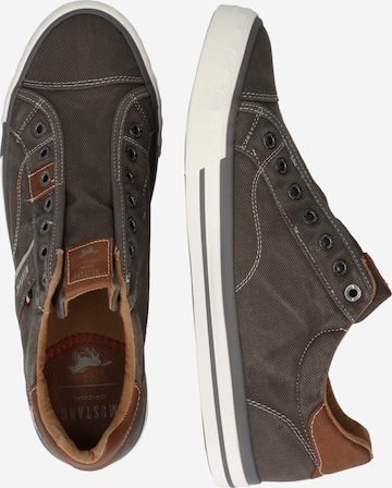 Slip on MUSTANG en gris