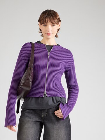 WEEKDAY Вязаная кофта 'Genie' в Лиловый: спереди