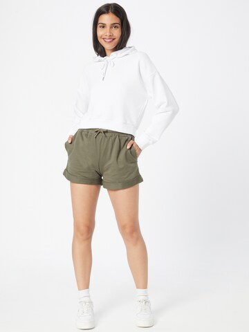 Pepe Jeans Regular Shorts 'AINA' in Grün