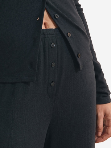 Pantaloncini da pigiama 'Rita' di ETAM in nero
