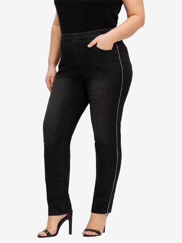 SHEEGO Skinny Jeans in Black: front