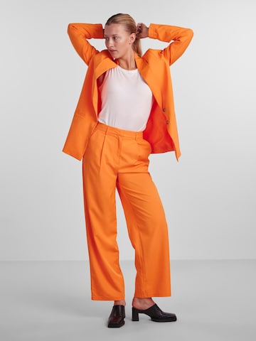 PIECES Regular Pleat-Front Pants in Orange