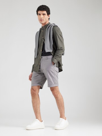 Coupe slim Pantalon chino 'SLHLUTON' SELECTED HOMME en gris : devant