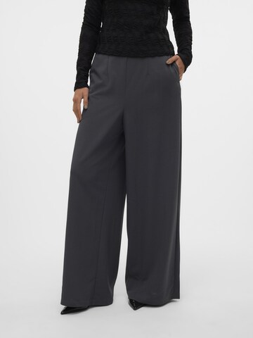 VERO MODA Wide Leg Bukser med lægfolder i grå: forside