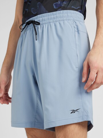 Reebok Loosefit Sportshorts in Blau