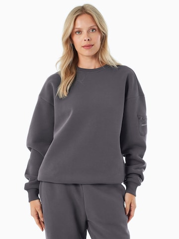 Organication Sweatshirt in Grau: Vorderseite
