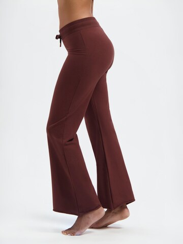 Urban Goddess Yoga & Activewear Flared Workout Pants 'Elun' in Brown