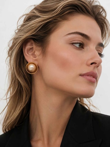 RteRme Náušnice 'Liora Pearl Encased Stud Earrings' – zlatá: přední strana
