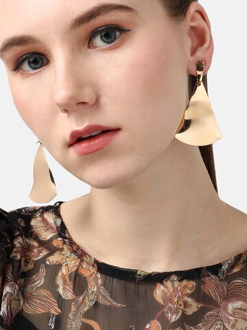 SOHI Oorbellen 'Champa' in Beige: voorkant