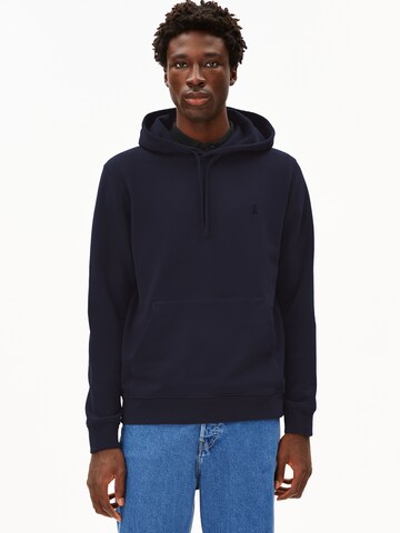 Sweat-shirt ARMEDANGELS en bleu : devant