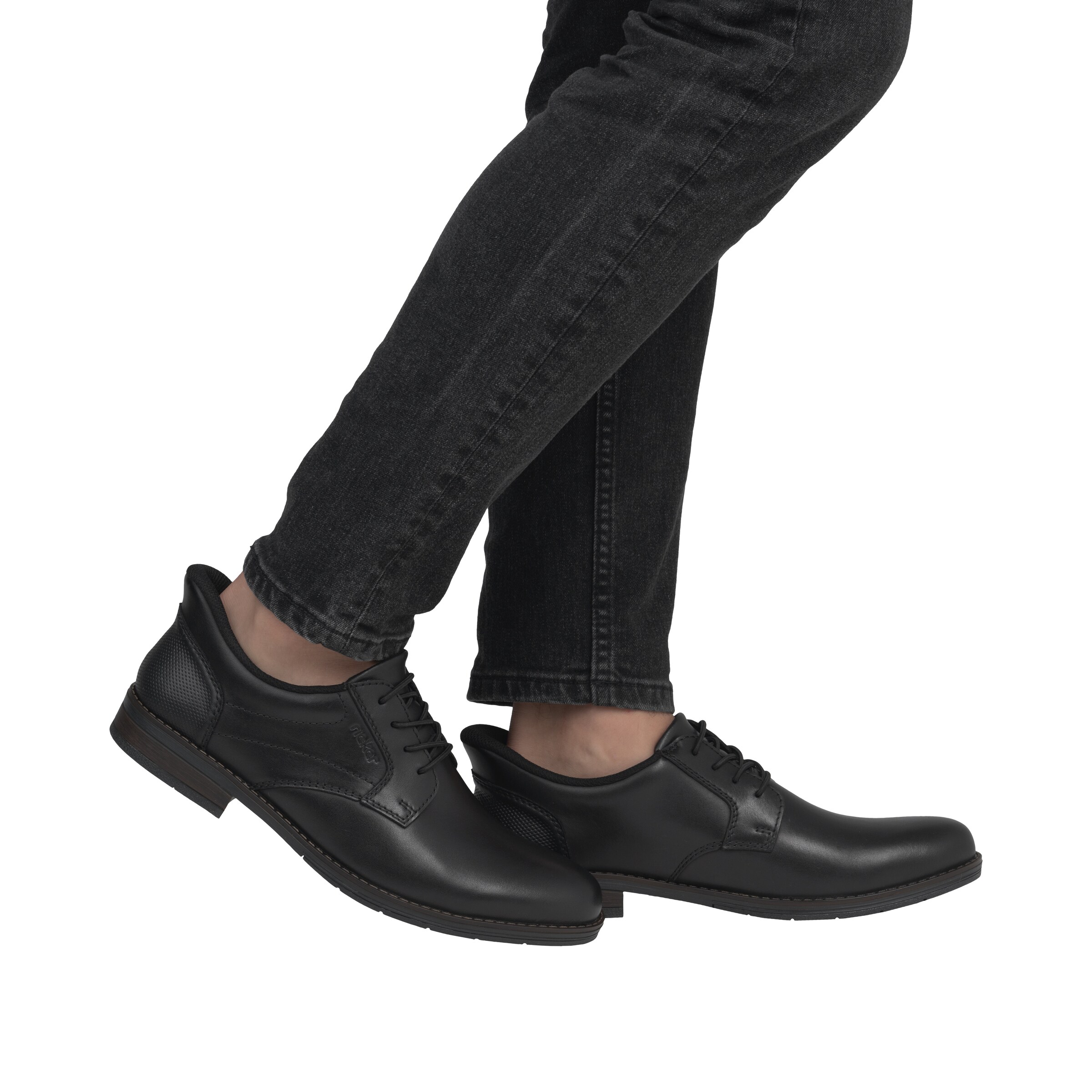 Chaussure à lacets Rieker en noir
