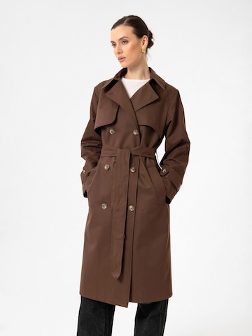 Antioch Between-seasons coat 'Sullivan' in Brown: front