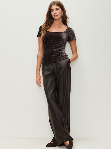 Next Paita värissä lila