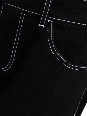 Regular Pantaloni eleganți de la Bershka pe negru