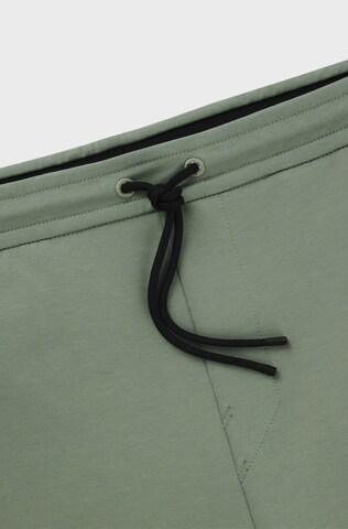BOSS Regular Shorts 'Headlo' in Grün