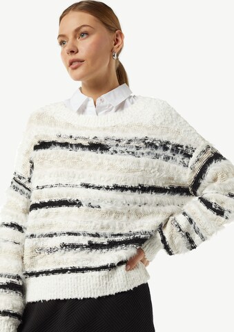 comma casual identity Sweater in White