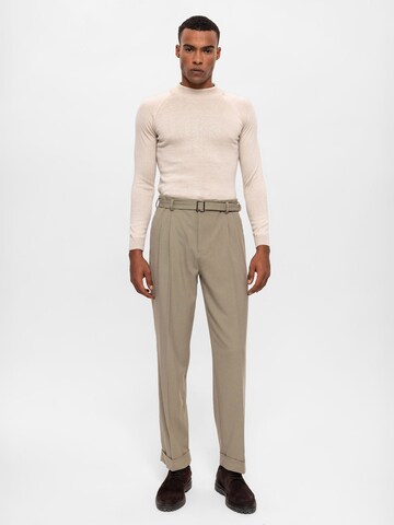 regular Pantaloni con pieghe di Antioch in verde