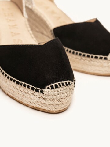 Sandalo 'Alpargata Cuña 8 cm' di Alhamas in nero