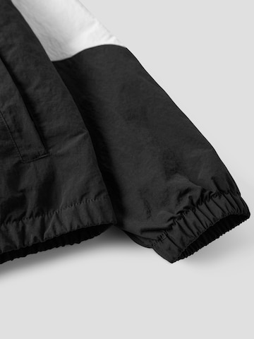 NAME IT Φθινοπωρινό και ανοιξιάτικο μπουφάν 'NKMMAC' σε μαύρο