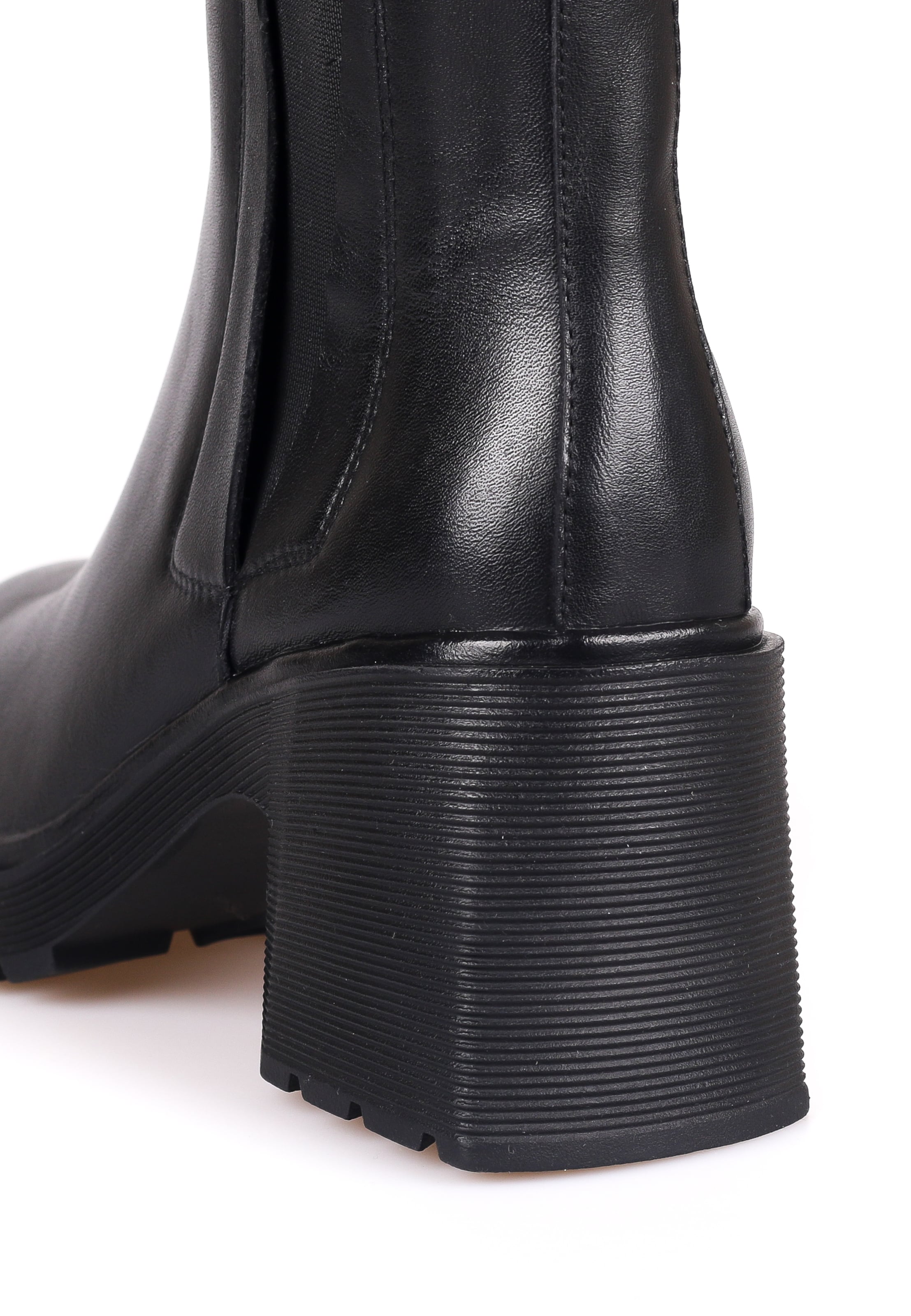 Chelsea Boots CESARE GASPARI en noir
