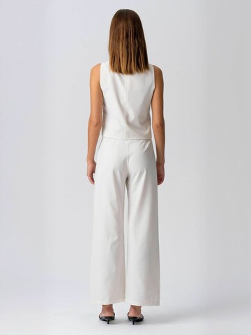 Regular Pantalon ' Lilly ' TEESHOPPEN en blanc