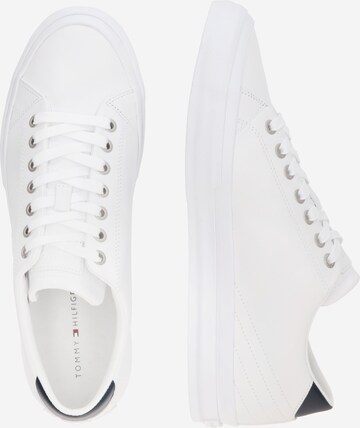 TOMMY HILFIGER - Sapatilhas baixas 'Vulc Street' em branco