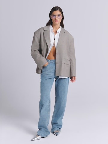 AEMMI - Blazer en gris