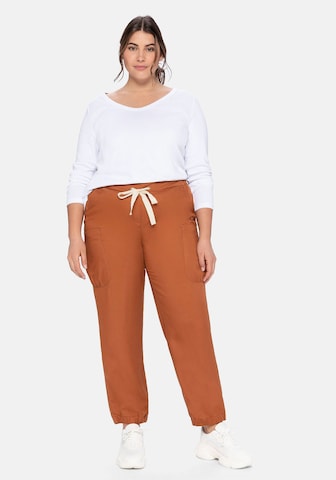 Effilé Pantalon cargo SHEEGO en marron