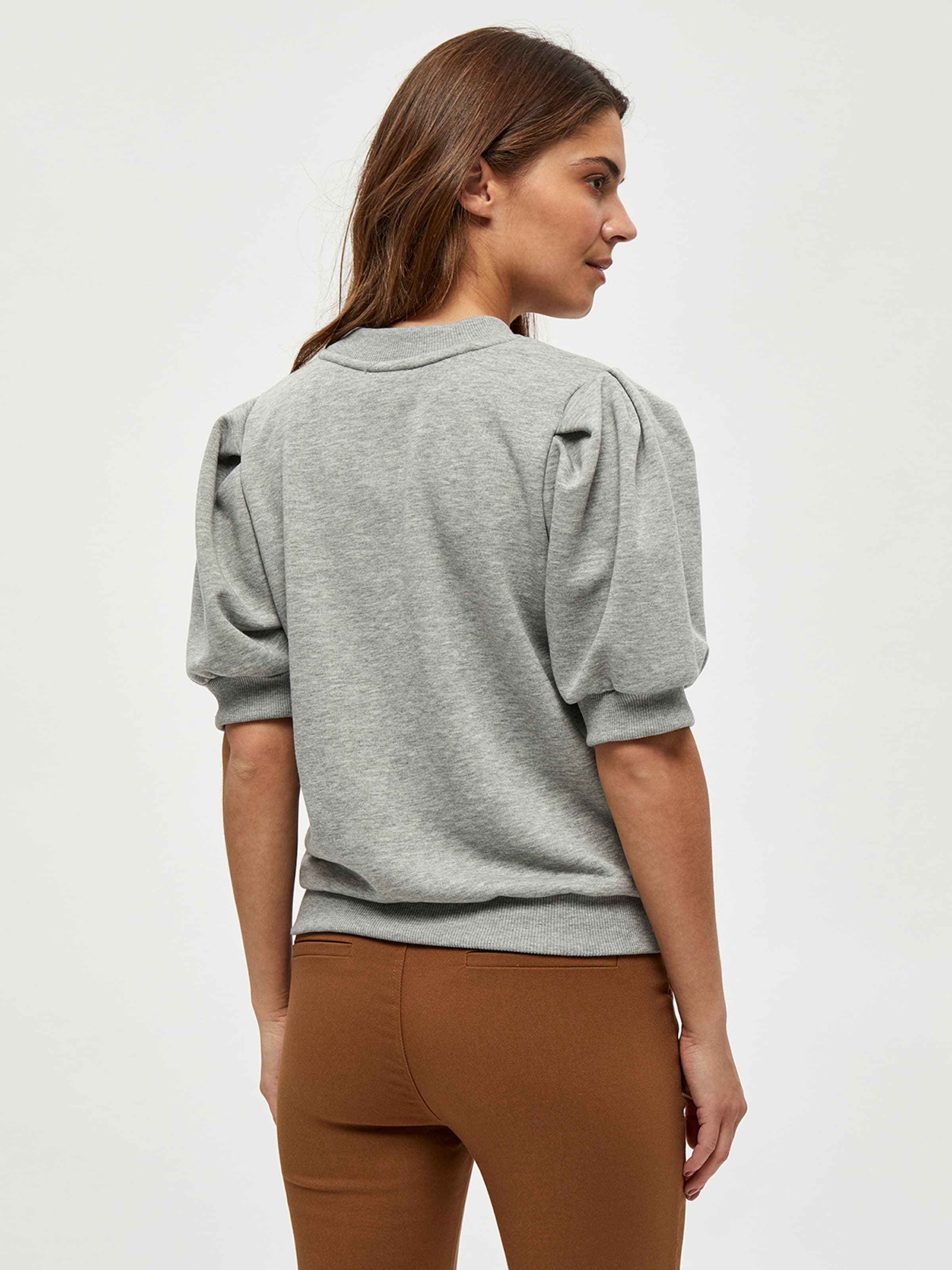 minus - Sweatshirt 'Mika' em cinzento