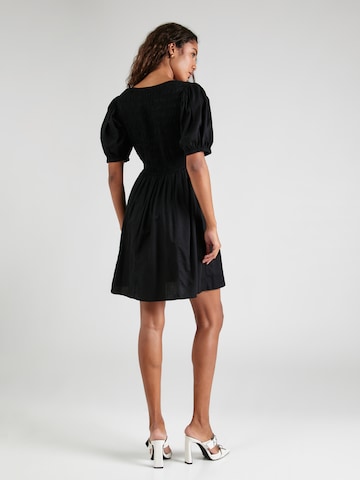 Rochie de la GAP pe negru