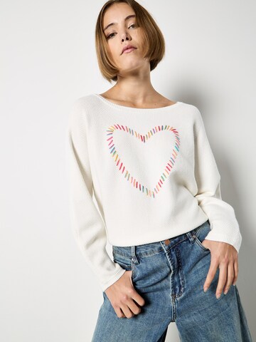 Apricot Sweater in Beige: front
