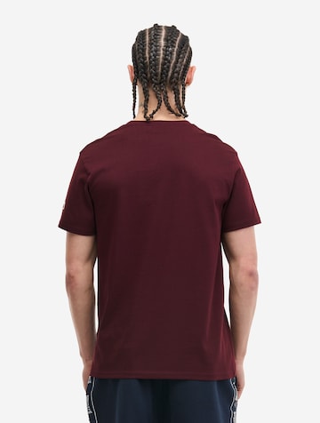 Tricou de la LONSDALE pe roșu