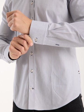 7Camicie Slim fit Zakelijk overhemd 'Leonardo Sport Poplin Man Shirt White Blue' in Wit