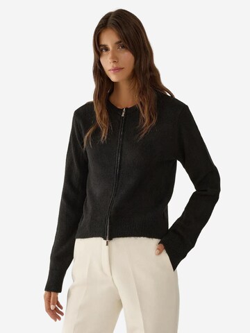 Hiccup Strickjacke in Schwarz: Vorderseite