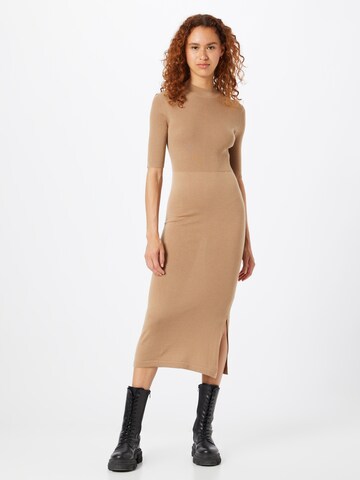 Calvin Klein Плетена рокля в кафяво: отпред