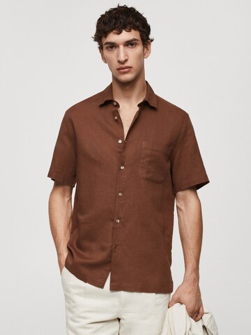 MANGO MAN Regular fit Skjorta 'Ants' i brun: framsida