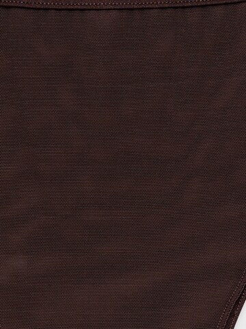 String Pull&Bear en marron